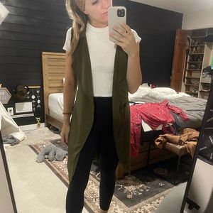 Guess Vest/Cover Up/Sweater